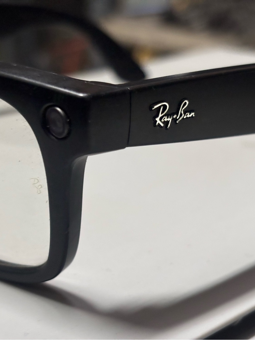 Meta Wayfarer Rayban, First Gen I believe. No charger.